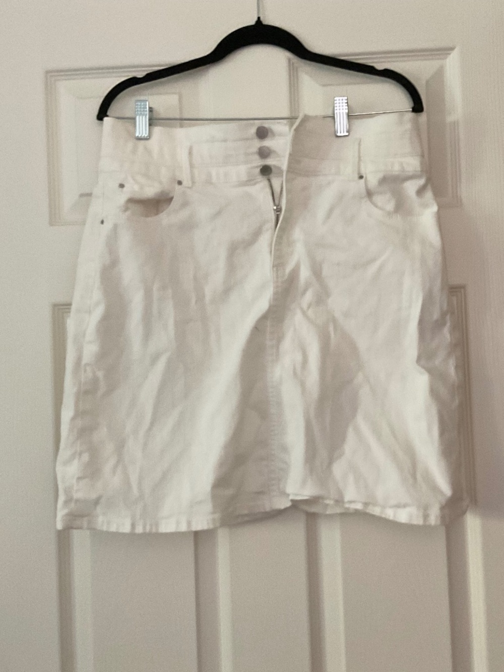 Ann Taylor size 10 white denim skirt